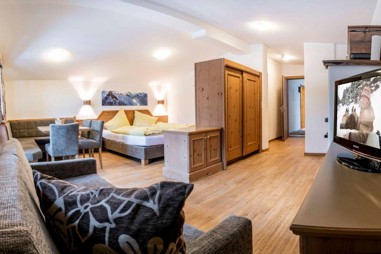 Almhof-Reithof Pitztal Hotel Sankt Leonhard im Pitztal Bagian luar foto