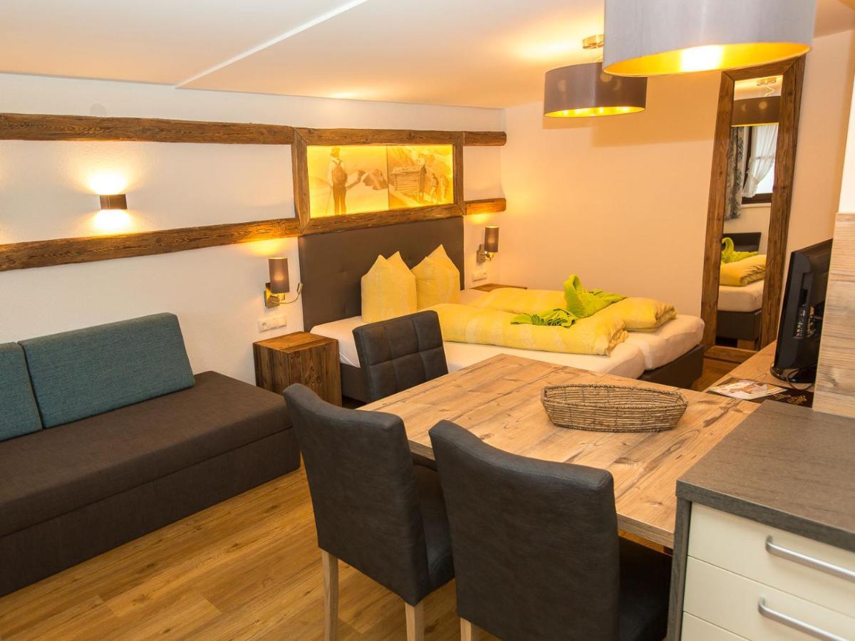 Almhof-Reithof Pitztal Hotel Sankt Leonhard im Pitztal Bagian luar foto