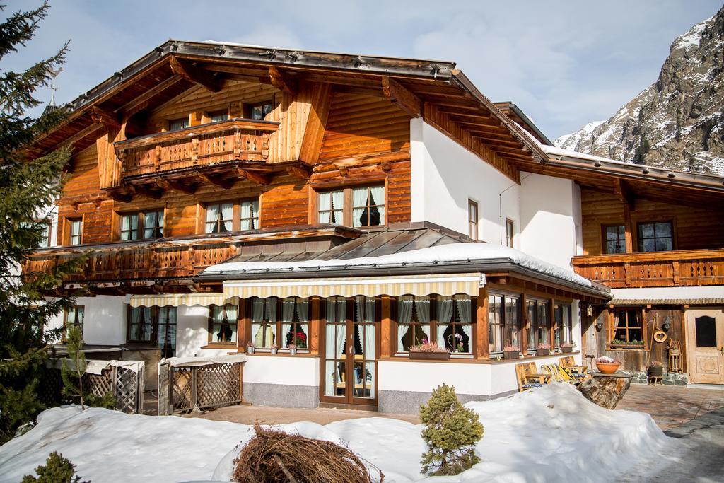 Almhof-Reithof Pitztal Hotel Sankt Leonhard im Pitztal Bagian luar foto